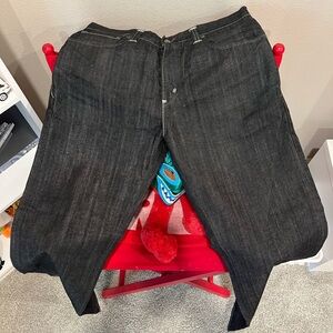 Men’s black Levi jeans, 32-32